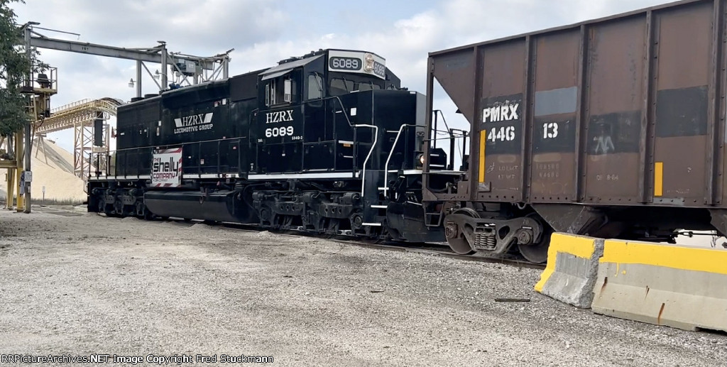 HZRX 6089 brings in the second cut for unloading.